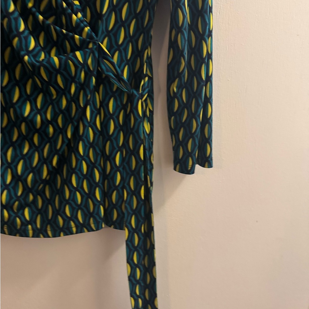 Geometric Patterned Wrap Top - Picture 3 of 3